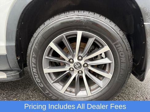 Used 2019 Toyota Highlander XLE AWD/4WD image 26