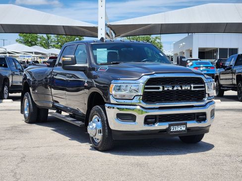 Used 2024 RAM 3500 Tradesman w/ Chrome Appearance Group AWD/4WD image 3