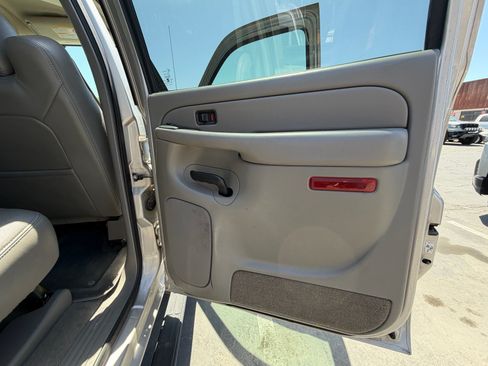 Used 2004 GMC Sierra 3500 SLT w/ Heavy-Duty Power Package AWD/4WD image 25