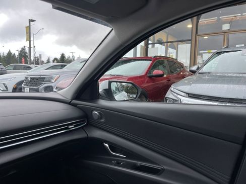 Used 2025 Hyundai Elantra Limited image 39