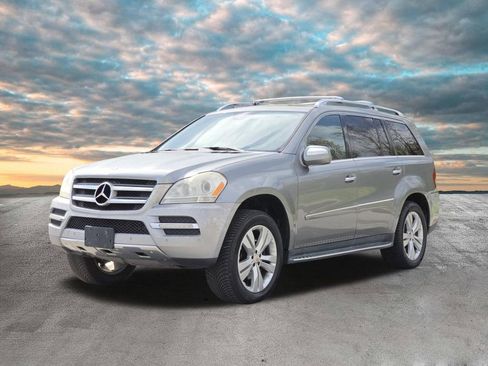 Used 2010 Mercedes-Benz GL 450 4MATIC image 4