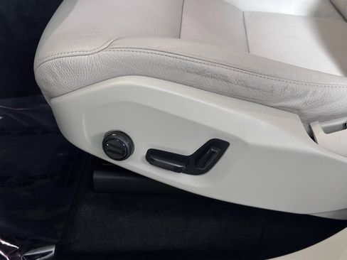 Used 2022 Volvo XC90 T8 Inscription Expression w/ Climate Package image 17