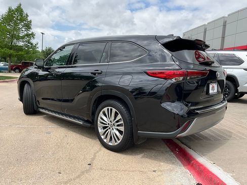 Used 2023 Toyota Highlander Platinum image 8