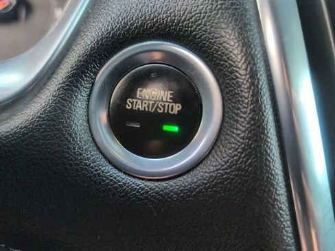 Used 2022 Chevrolet Traverse LT FWD image 30