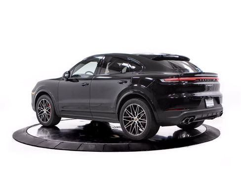 Certified 2026 Porsche Cayenne S AWD/4WD image 3