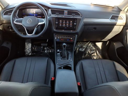 Certified 2024 Volkswagen Tiguan SE image 25