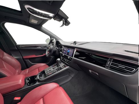 Used 2023 Porsche Macan AWD/4WD image 30