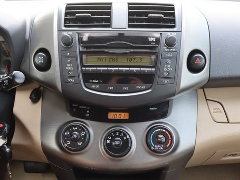 Used 2011 Toyota RAV4 4WD w/ Upgrade Value Pkg image 36