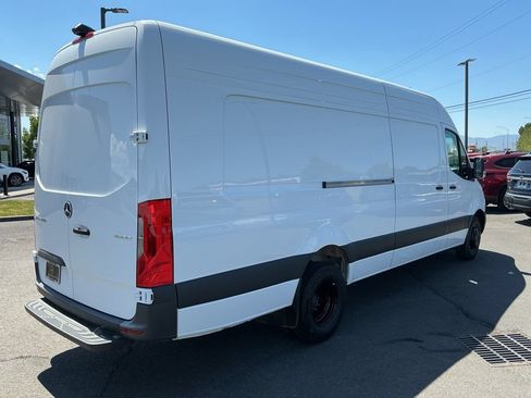 Used 2025 Mercedes-Benz Sprinter 4500 image 7
