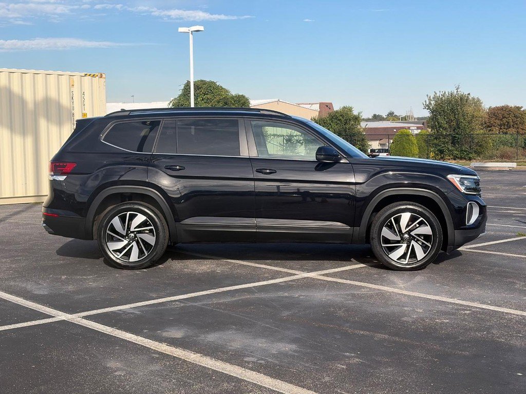 Used 2024 Volkswagen Atlas SE FWD image 2