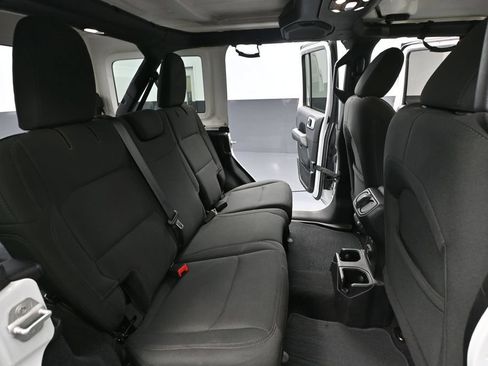 Used 2019 Jeep Wrangler Unlimited Sahara AWD/4WD image 41