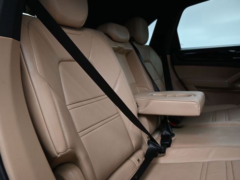 Used 2022 Porsche Cayenne image 14