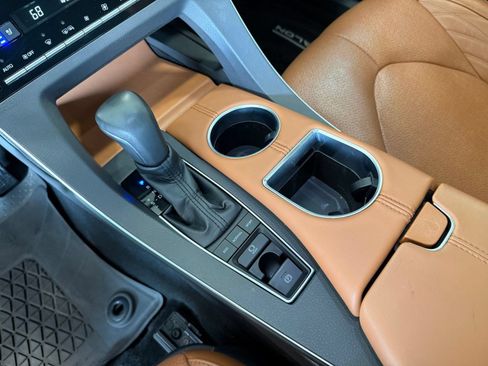 Used 2019 Toyota Avalon Limited FWD image 32