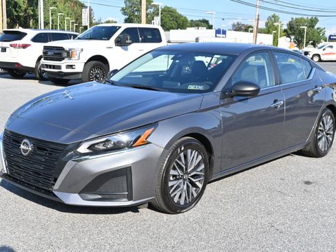 Used 2024 Nissan Altima 2.5 SV image 7