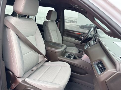 Used 2024 GMC Yukon SLE w/ Gmc Pro Safety Plus Package image 25