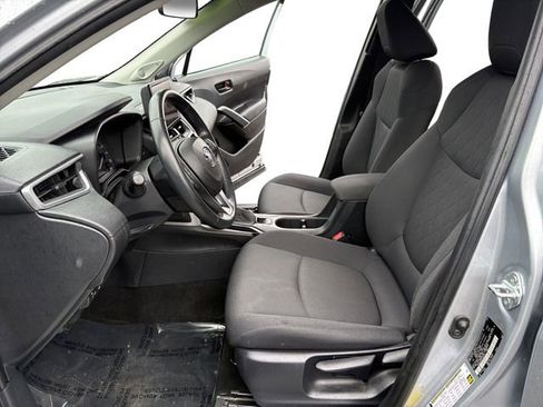 Used 2023 Toyota Corolla Cross LE w/ Moonroof Package FWD image 9