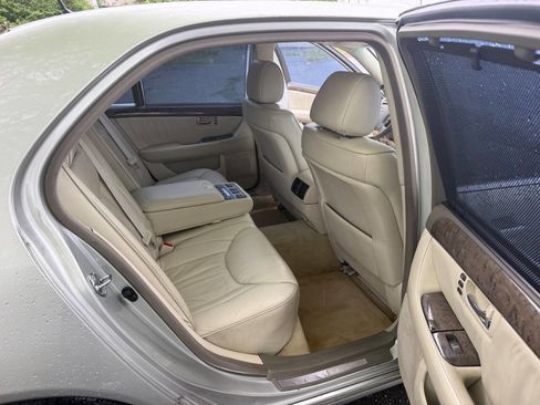 Used 2003 Lexus LS 430 RWD image 10