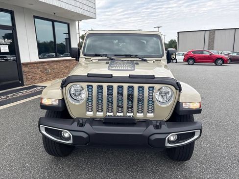 Used 2022 Jeep Gladiator Overland w/ Trailer Tow Package AWD/4WD image 12