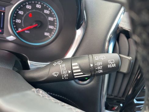 Used 2023 Chevrolet Traverse LT image 32