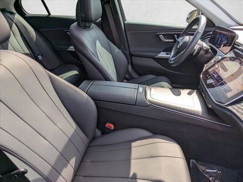 Used 2025 Mercedes-Benz E 350 4MATIC Sedan image 22
