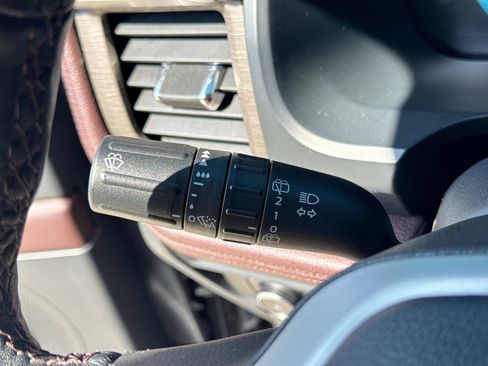Used 2024 Ford Expedition Limited AWD/4WD image 32