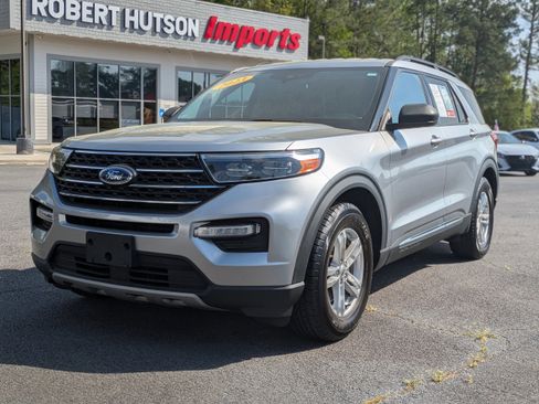 Used 2023 Ford Explorer XLT w/ Equipment Group 202A image 2