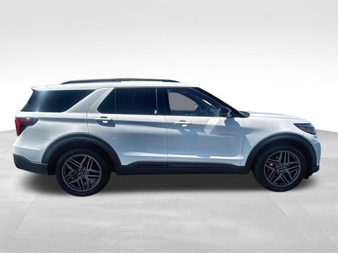Used 2025 Ford Explorer ST AWD/4WD image 9