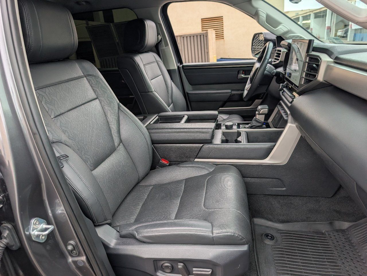 Used 2024 Toyota Tundra Limited AWD/4WD image 8