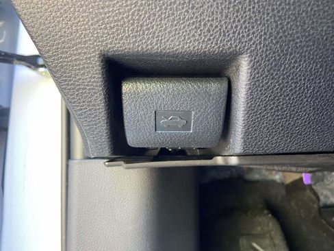 Used 2024 Toyota Tundra SR5 w/ SR5 Convenience Package AWD/4WD image 30