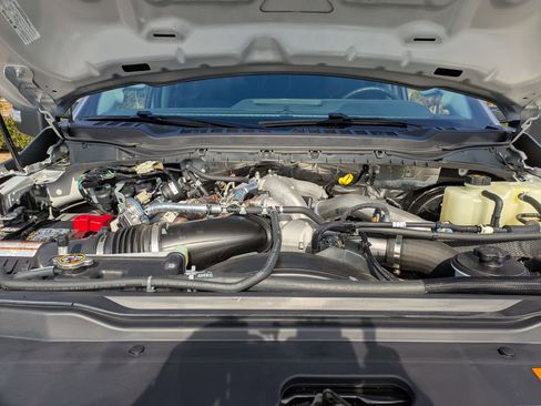 Certified 2024 Ford F350 Lariat w/ Chrome Package image 45