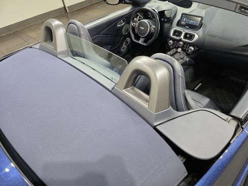 Used 2021 Aston Martin V8 Vantage Roadster image 19