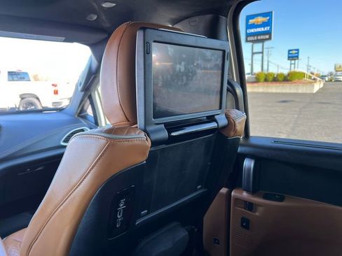 Used 2023 Chrysler Pacifica Pinnacle FWD image 36