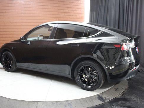 Used 2023 Tesla Model Y Long Range image 10