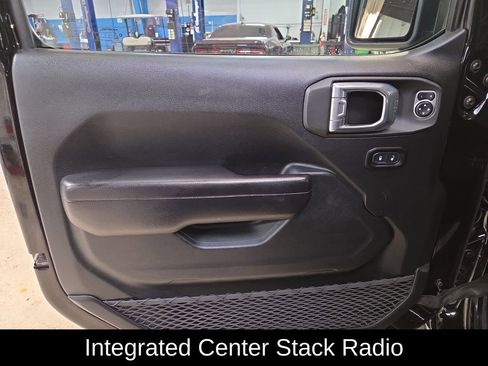 Used 2021 Jeep Gladiator Sport image 11