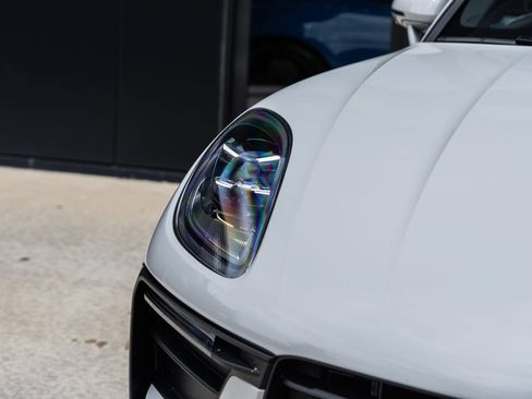 New 2026 Porsche Macan AWD/4WD image 18