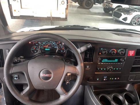 Used 2025 GMC Savana 3500 Extended RWD image 21