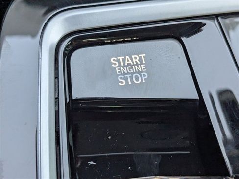 Used 2025 BMW 740i image 29