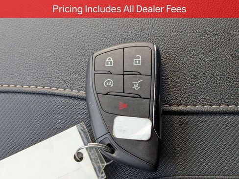 Used 2024 Chevrolet Traverse RS FWD image 32