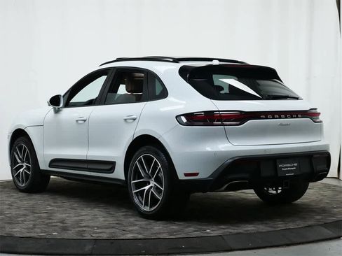 Used 2025 Porsche Macan image 3