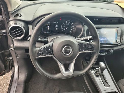 Certified 2021 Nissan Kicks SV image 30