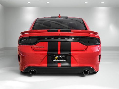 Used 2022 Dodge Charger R/T w/ Performance Handling Group RWD image 7