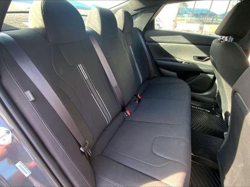 Used 2025 Hyundai Elantra Sport image 19