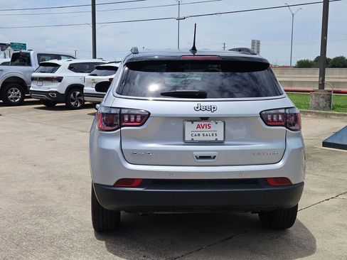 Used 2025 Jeep Compass Limited AWD/4WD image 5