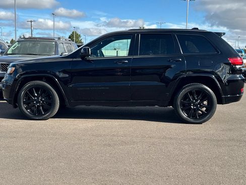 Used 2018 Jeep Grand Cherokee Altitude AWD/4WD image 7