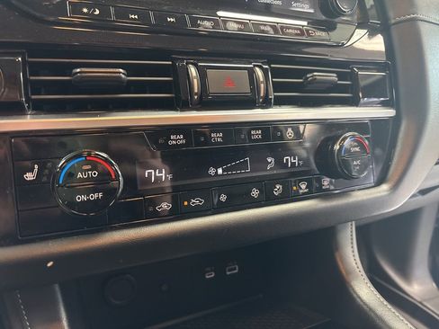 Used 2024 Nissan Pathfinder SL image 18