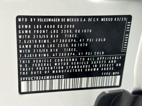 Used 2025 Volkswagen Taos SE image 19