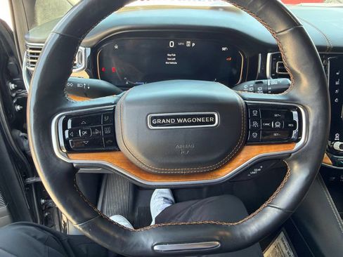 Used 2022 Jeep Grand Wagoneer Series III w/ Rear Seat Video Group 1 AWD/4WD image 36