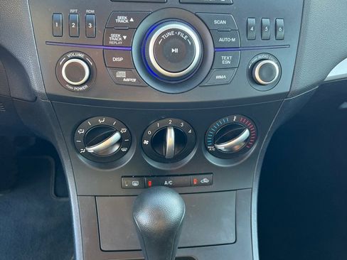 Used 2013 MAZDA MAZDA3 i SV image 30