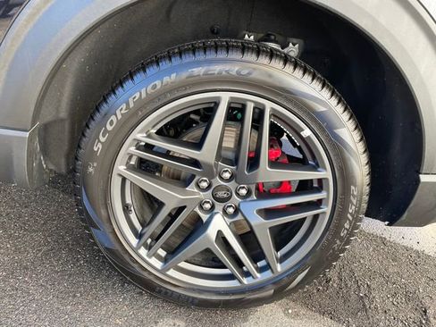 Used 2025 Ford Explorer ST-Line w/ ST-Line Street Pack image 18