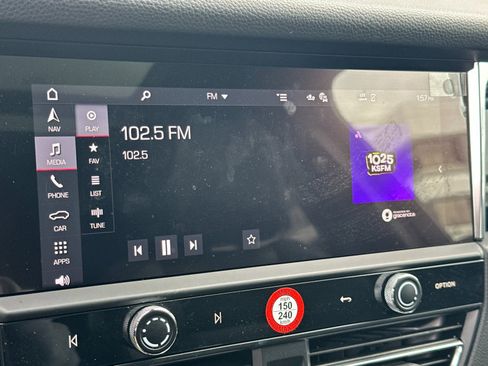 Certified 2025 Porsche Macan image 18